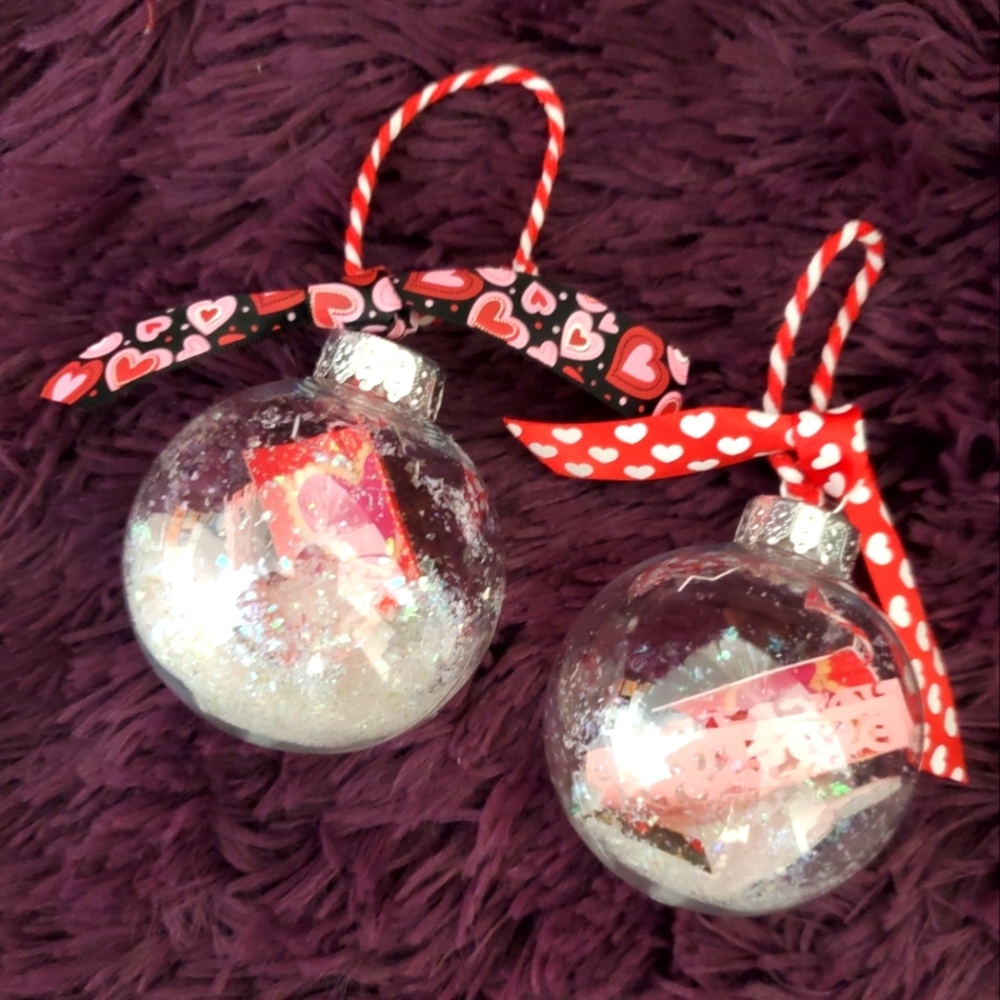 😀 HAND CRAFTED Set of 2 valentines clear globe ornaments